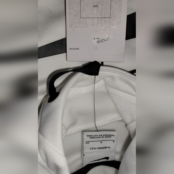 Brand New Nike Therma Fit Hoodie Small - Picture 3 of 7